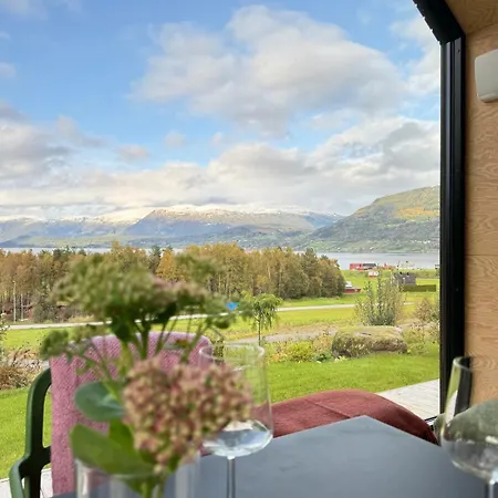 بيت للعطل Mini Hut With Fjord View ساندين